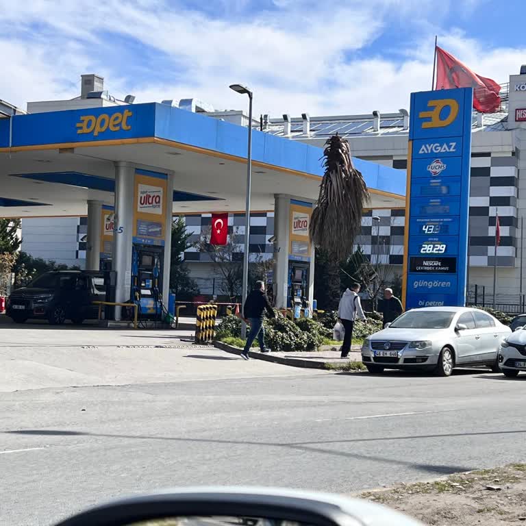 Opet Merkezi İstasyonda Benzin Yok: Müşteri Mağduriyeti
