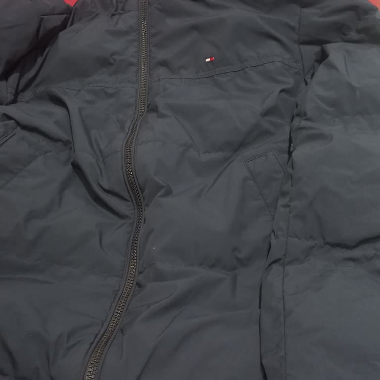 Tommy Hilfiger'dan Hayal Kırıklığı: 19 Bin TL'lik Montlar Kullanım Hatası İddiasıyla Geri Çevrildi!