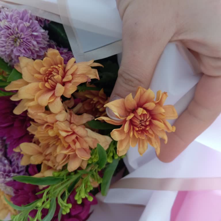 Soluk Çiçek Buketi Ve Hayal Kırıklığı