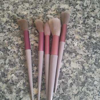 Eksik Ve Özensiz Makyaj Fırça Seti