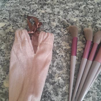 Eksik Ve Özensiz Makyaj Fırça Seti