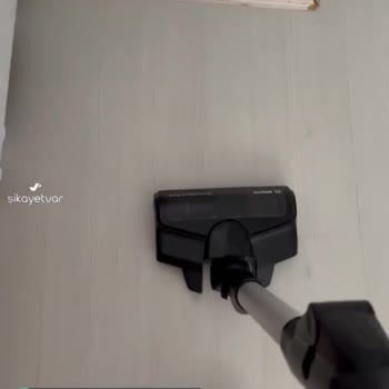 Bosch Şarjlı Dikey Süpürge Pislikleri Geri Döküyor!