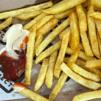 Hijyen Sorunları: Hamburger Menüde Kıl Çıktı