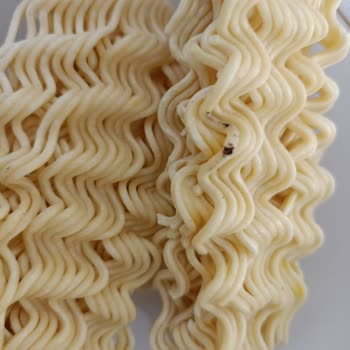 Banetti Noodle Paketinde Şok Edici Yabancı Maddeler