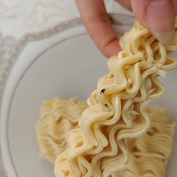 Banetti Noodle Paketinde Şok Edici Yabancı Maddeler