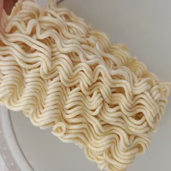 Banetti Noodle Paketinde Şok Edici Yabancı Maddeler