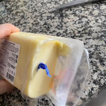 Gıda Güvenliği Tehditi: Kaşardan Eldiven Parçası Çıktı