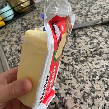 Gıda Güvenliği Tehditi: Kaşardan Eldiven Parçası Çıktı