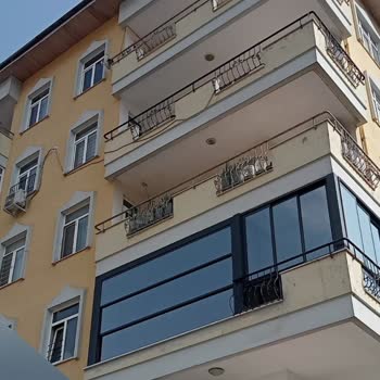 Albert Genau Giyotin Cam Balkon Sorunu: Pahalı Ve Sorunlu Tercih