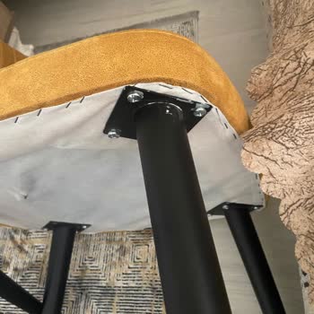 Kırılan Sandalyeler Ve İlgisiz Mağaza Yönetimi