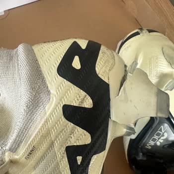 Nike Krampon Üretim Hatası Ve Mağaza İlgisizliği