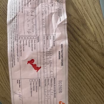 Nike Krampon Üretim Hatası Ve Mağaza İlgisizliği