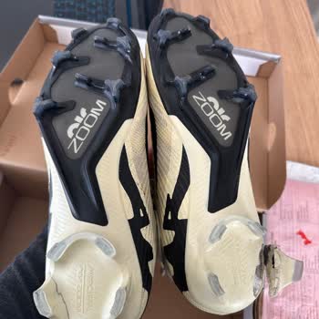 Nike Krampon Üretim Hatası Ve Mağaza İlgisizliği