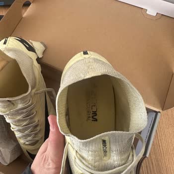 Nike Krampon Üretim Hatası Ve Mağaza İlgisizliği