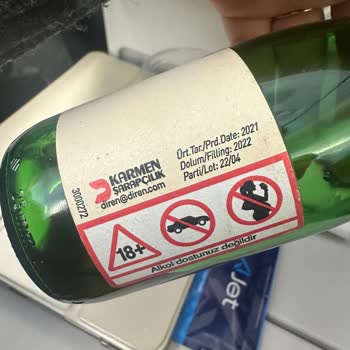 Uçak Yolculuğunda Şarap Şoku Ve Teknik Arıza