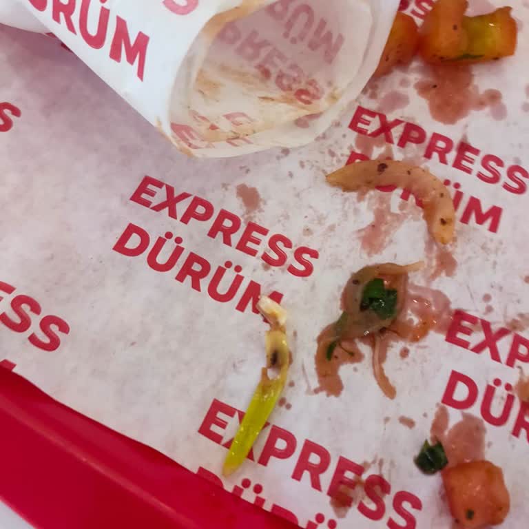 Kızılay AVM'deki Dürümcünün Şaşırtıcı Malzeme Seçimi