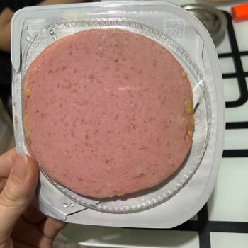 Taze Olması Gereken Salam Küflü Çıktı