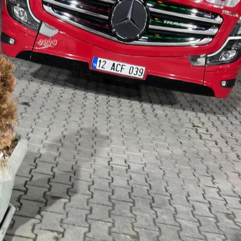 Geç Gelen Otobüs, Yüksek Sesli Müzik Ve Yol Üzerinde Bırakılma