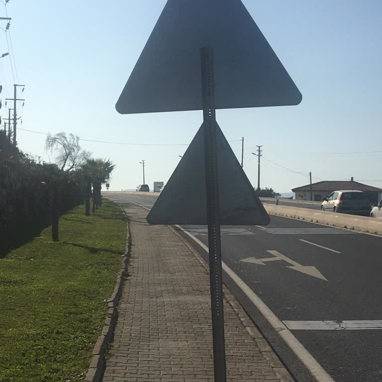 Tehlikeli Radar İşareti Yaya Güvenliğini Tehdit Ediyor