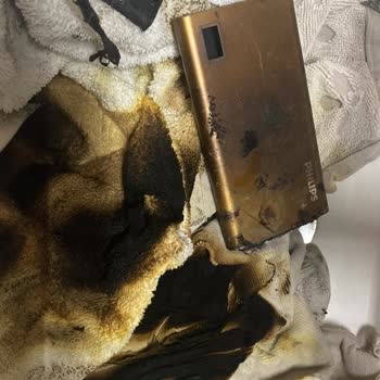 Philips Cep Telefonu Powerbank Kendi Kendine Patladı!