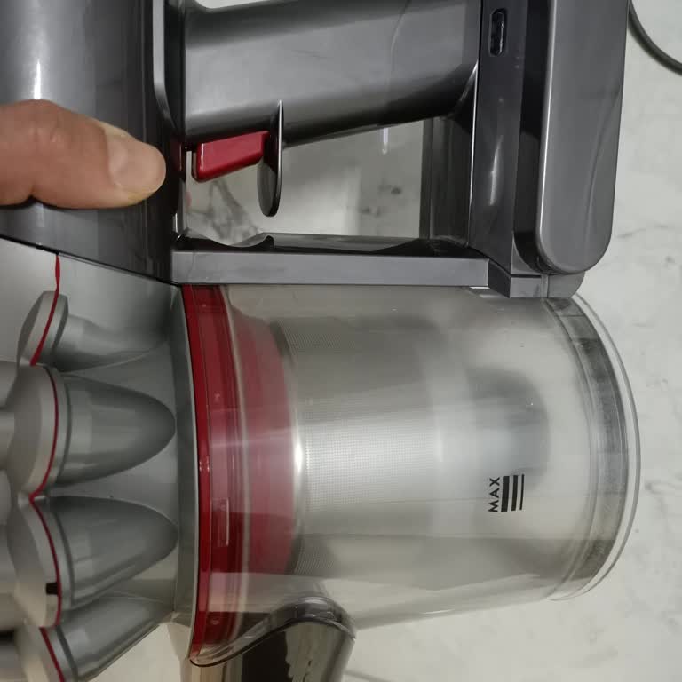 Dyson V8 Süpürge Toz Haznesi Sorunu Ve Değişim Talebi