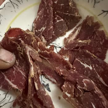 Qualitätsprobleme bei Polonez Rinderpastirma und Ömür Kasar Käse von Bizim Toptan