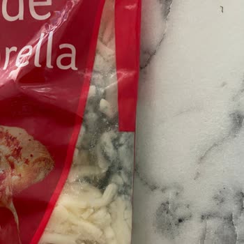 Son Kullanım Tarihi Geçmemiş Peynirde Küf Şoku