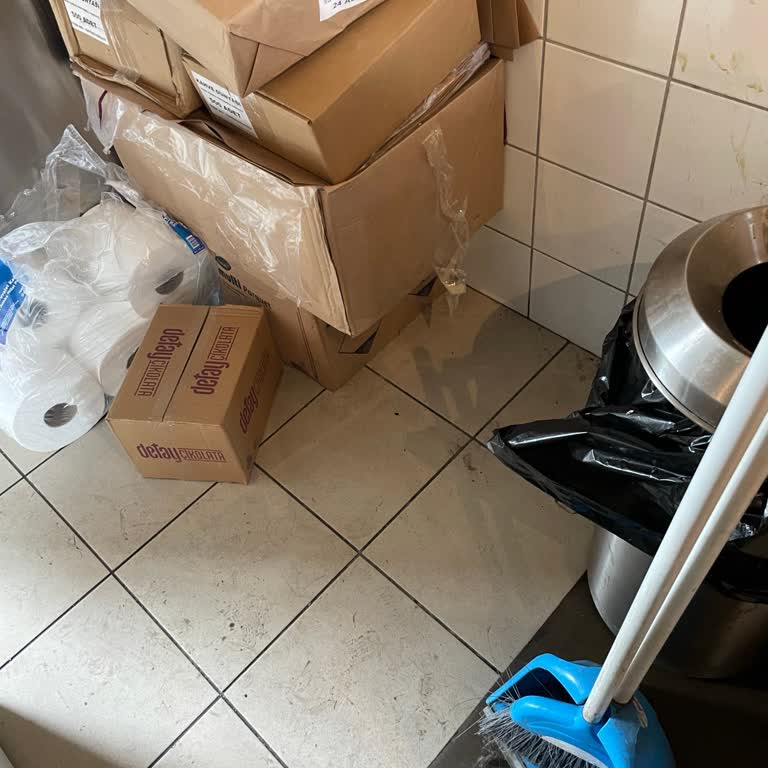 Kahve Dünyası Bebek Şubesinde Temizlik Sorunu