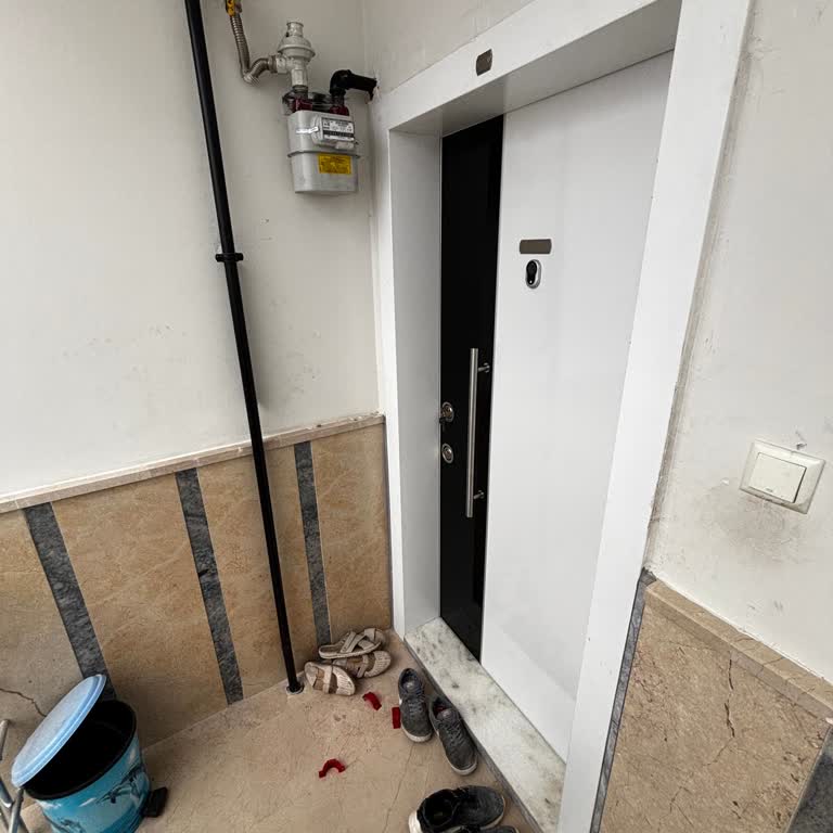 Ustaların Dikkatsiz Çalışması Ve Temizlik Eksikliği