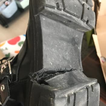 FLO Mağazasından Alınan Botun Taban Sorunu