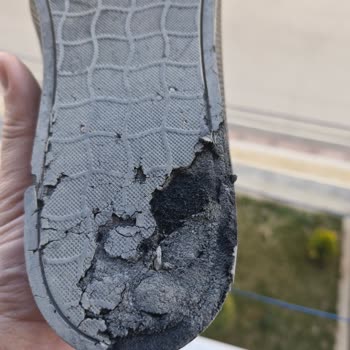 Hotiç Ayakkabının İlk Giyimde Tabanı Söküldü