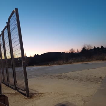 Afium AVM'de Ulaşım Krizi: Otobüs Bekleyenler Mağdur