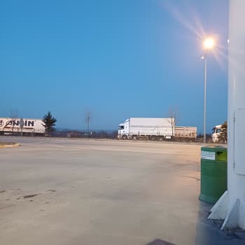 Afium AVM'de Ulaşım Krizi: Otobüs Bekleyenler Mağdur