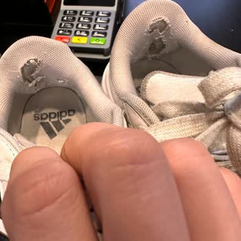 Adidas Ayakkabıda Üretim Hatası Ve Yetersiz İnceleme