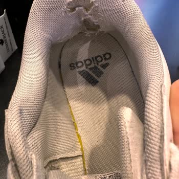 Adidas Ayakkabıda Üretim Hatası Ve Yetersiz İnceleme