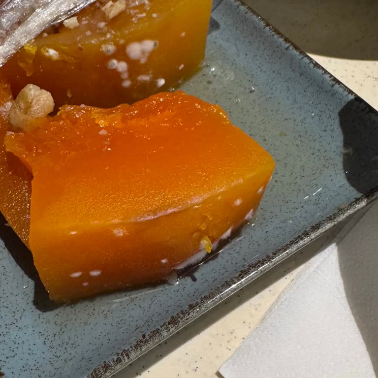 İlgisiz Hizmet Ve Küflü Yemek Deneyimi