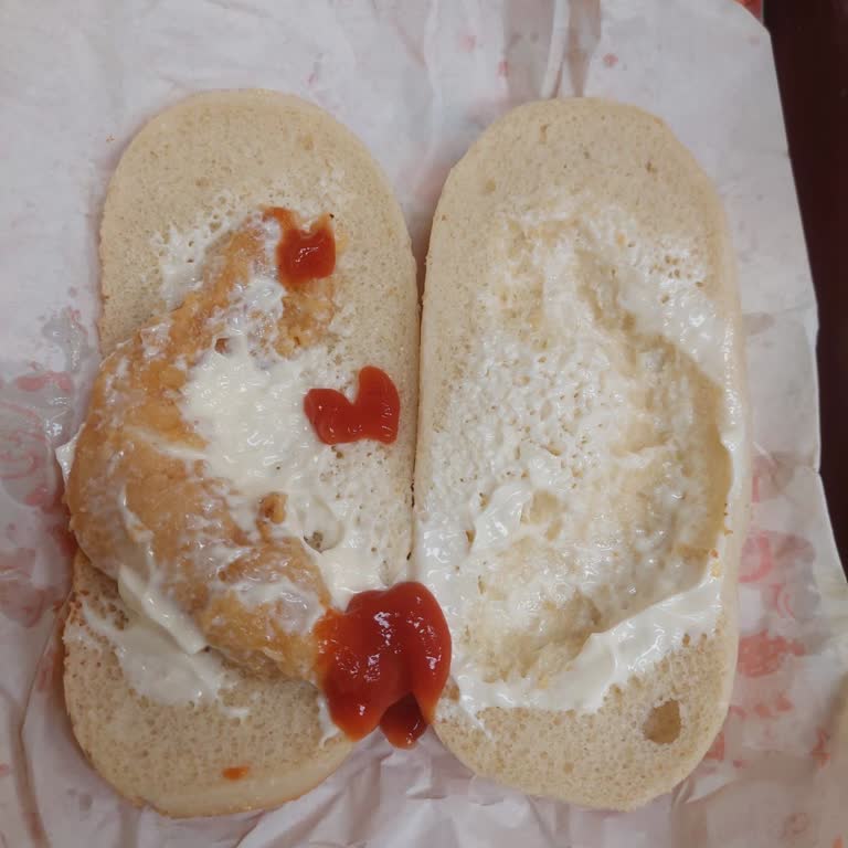 Kadıköy'de Hayal Kırıklığı: Popeyes'ta Uzun Bekleyiş Ve Soğuk Sandviçler