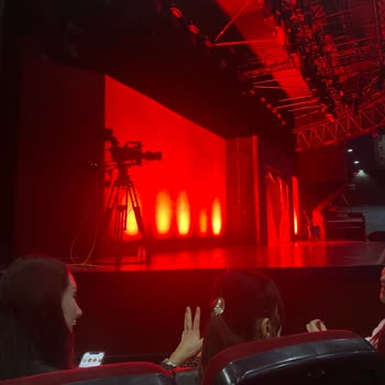 Bostancı Gösteri Merkezi Pahalı Biletler Plastik Sandalyede Hayal Kırıklığı