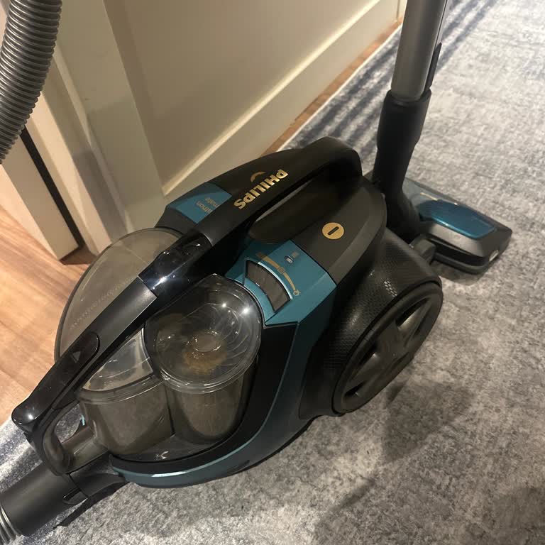 Yeni Alınan Philips Süpürge Kendi Kendine Kapanıyor