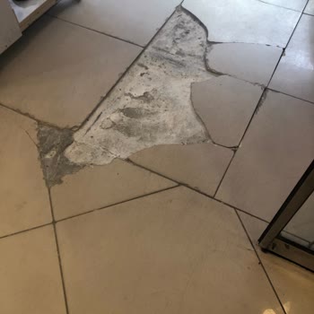 Eryaman'daki Mağaza Girişi Güvenlik Sorunu