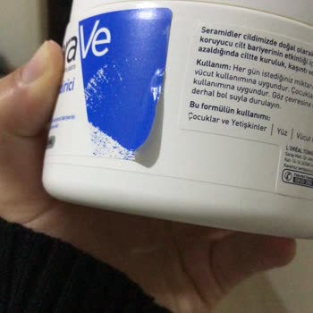 Крем CeraVe с открытой упаковкой из аптеки