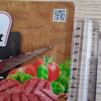 Maret Dana Kasap Sucuk İçinden Çıkan Kemik Tehlikesi