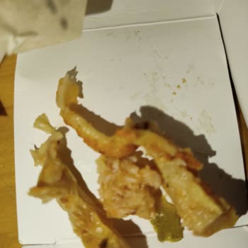 Hot Döner Etimesgut Şubesinde Sağlık Tehlikesi: Tavuk Dönerde Kemik Ve Kıkırdak Skandalı