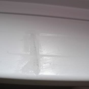 Buzdolabında Çatlak Sorunu Ve Yetersiz Servis Hizmeti