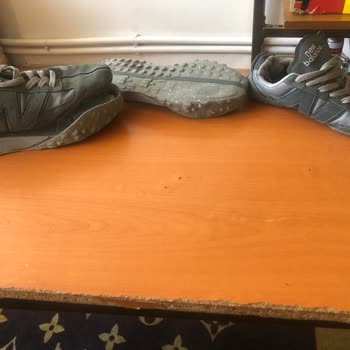 İlk Yıkamada Parçalanan Ayakkabılar