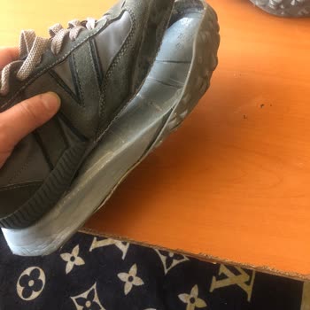 İlk Yıkamada Parçalanan Ayakkabılar