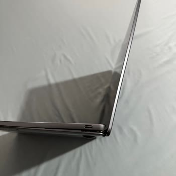 Huawei Matebook 13: Жёсткие петли сломали корпус