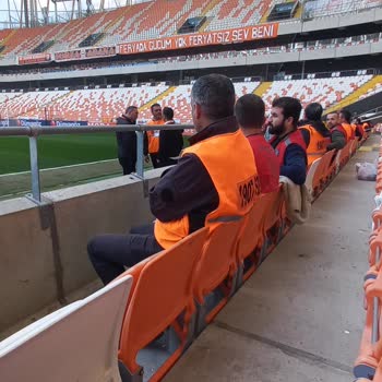 Stadyumda Koltuk Karmaşası Ve Güvenlik Zafiyeti