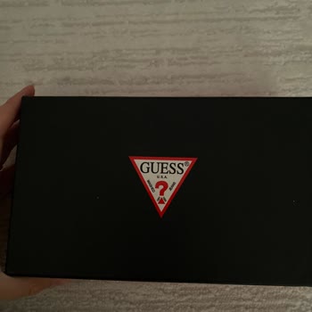 Guess Cüzdanın Derisi Neden Döküldü?