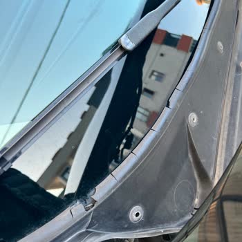 BMW Araçlarda Su Alan Ön Cam Sorunu